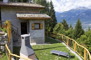 Property grounds - Vacation Home 'Ca' de l'Elmo' with Mountain View & Garden (Castello dell'Acqua)