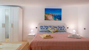 1 chambre, fer et planche Ă repasser, Wi-Fi, draps fournis