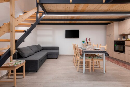 Holiday Home 'Francesca' close to City Centre with Garden & Air Conditioning