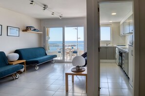 TV - Apartment on the First Line of the Beach with Sea View & Terrace (Sant Antoni de Calonge)