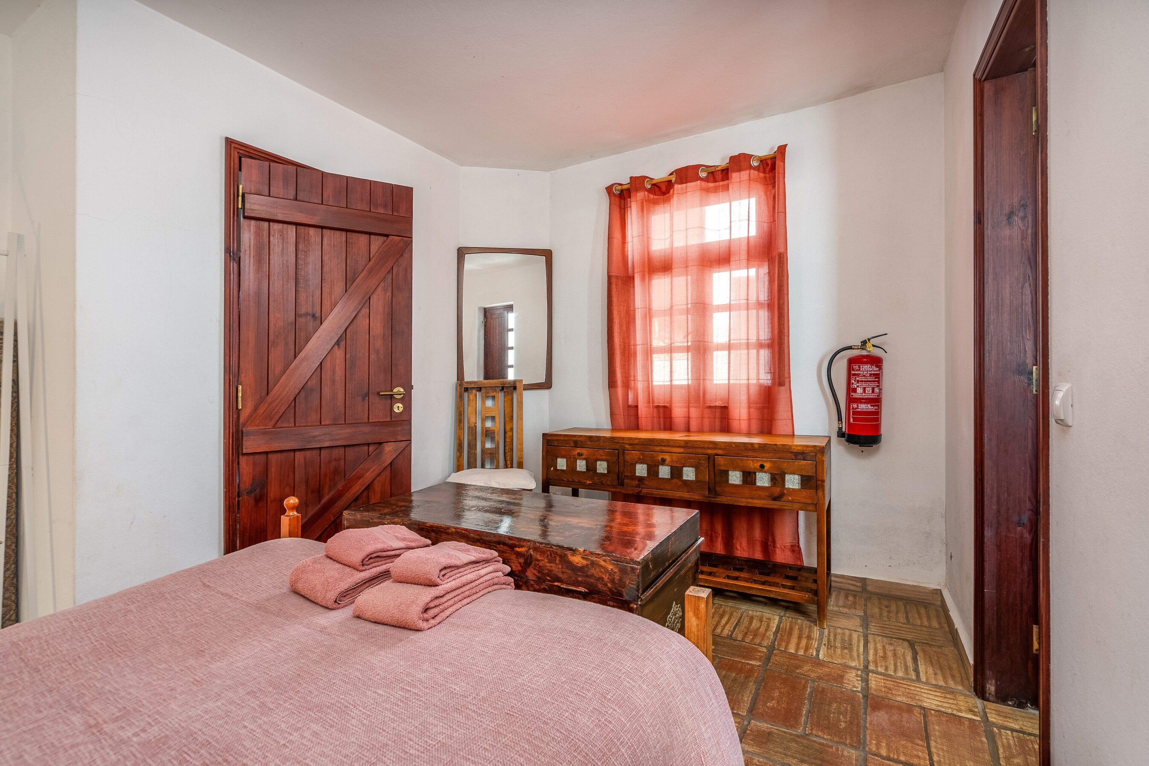 2 多间卧室、熨斗/熨衣板、免费 WiFi、床单