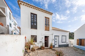 Exterior - Holiday Home "Casa da Praia 2" with Sea View, Terrace & Wi-Fi (Budens)