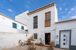 Exterior - Holiday Home "Casa da Praia 2" with Sea View, Terrace & Wi-Fi (Budens)
