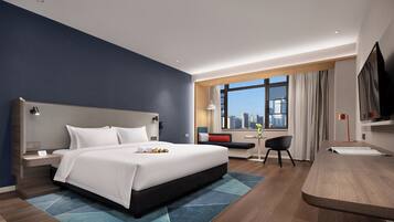 Standard Room, 1 King Bed, City View | Minibar, in-room safe, blackout drapes, iron/ironing board