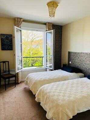 2 bedrooms, desk, iron/ironing board, travel cot