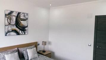 4 bedrooms, free WiFi, bed sheets