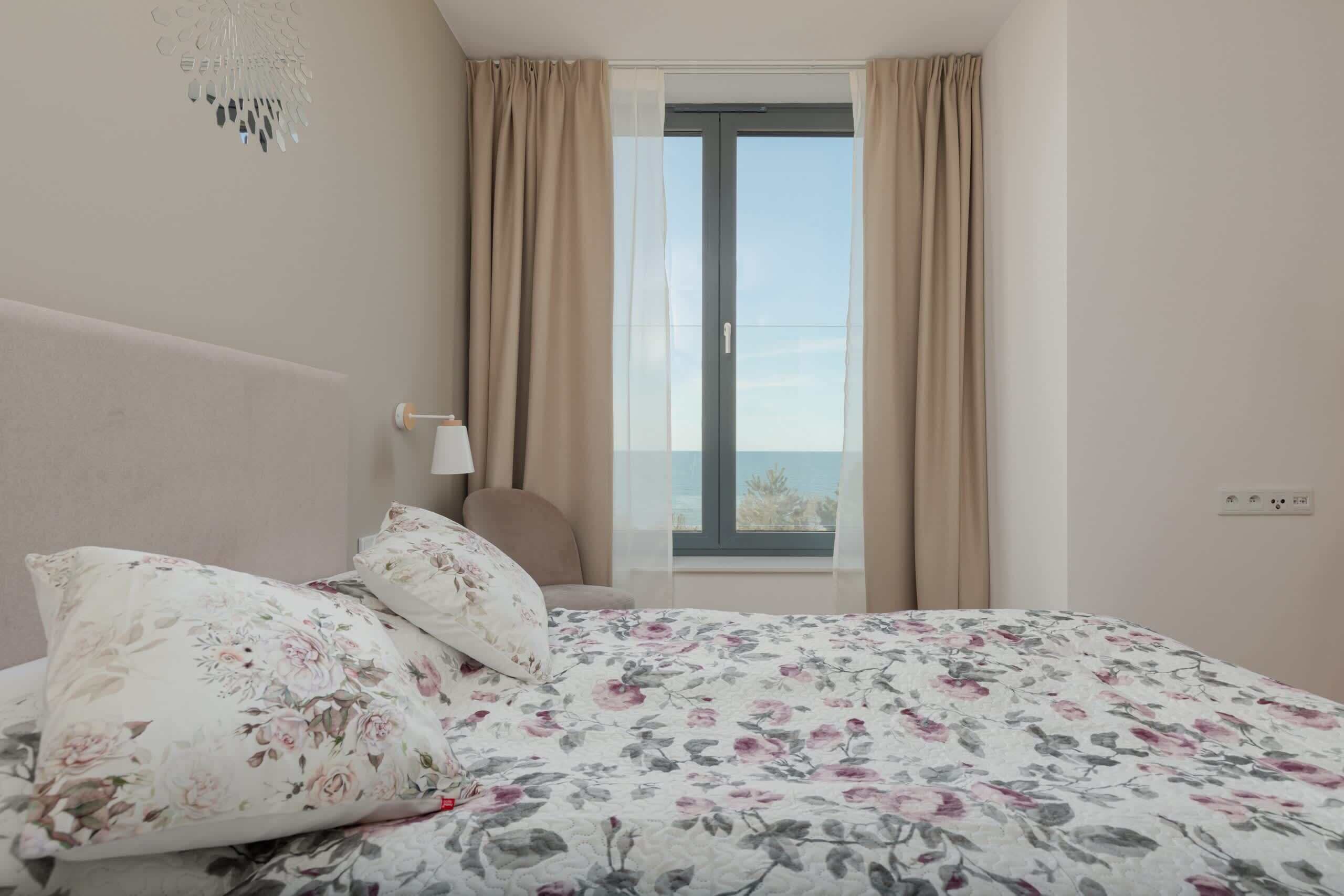 2 slaapkamers, een bureau, een strijkplank/strijkijzer, wifi