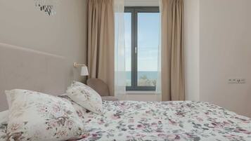 2 slaapkamers, een bureau, een strijkplank/strijkijzer, wifi