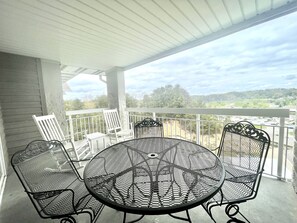 Outdoor dining - FREE Dollywood Ticket • Whispering Pines 143 • 2bd/2ba • City View • Pools (Pigeon Forge)