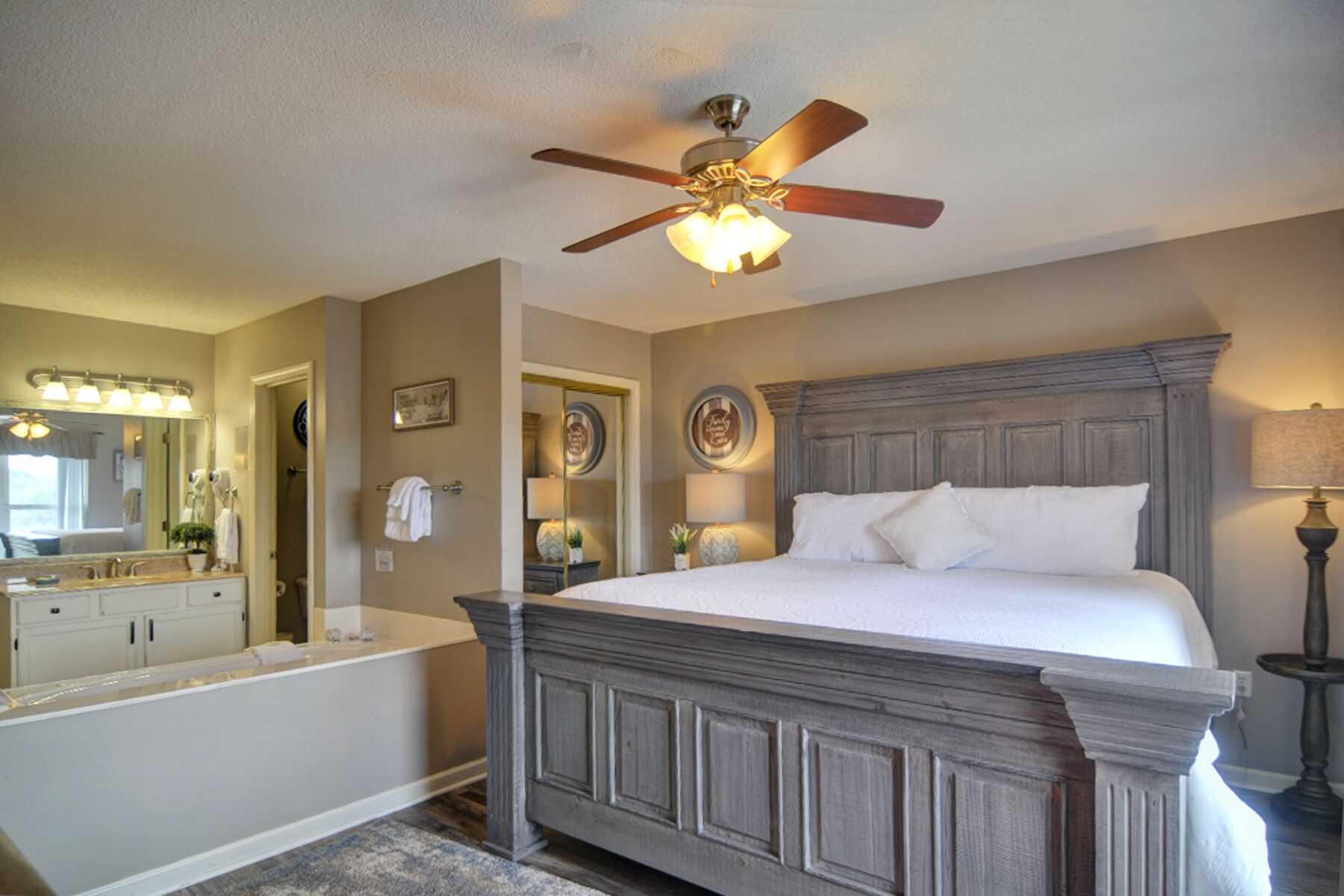 2 bedrooms, iron/ironing board, internet, bed sheets