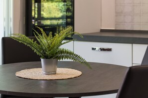 Dining - Il Professore: front lake apartment (Manerba del Garda)