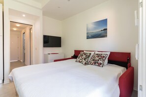 Een strijkplank/strijkijzer, gratis wifi, beddengoed