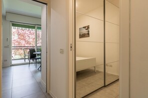 Iron/ironing board, free WiFi, bed sheets - Il Professore: front lake apartment (Manerba del Garda)