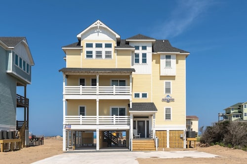 Surfside Retreat Oceanfront  Home + Pets Stay Free!