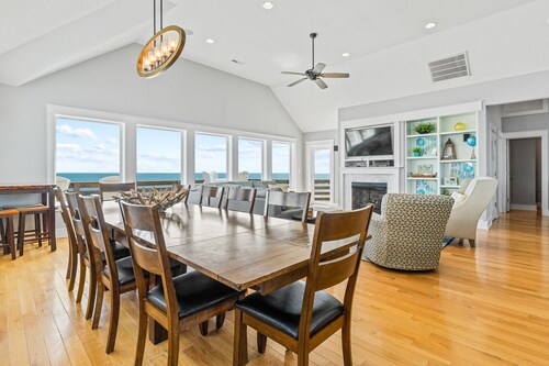 Surfside Retreat Oceanfront  Home + Pets Stay Free!