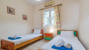 Apartment, Sea View, Ground Floor | 2 bedrooms, iron/ironing board, WiFi (free), bed sheets - Riviera Houses Barbati (Corfu)