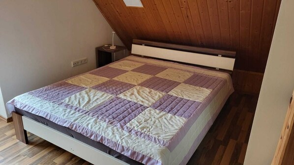 2 عدّة غرف نوم ومكتب وواي فاي وملاءات أسرّة