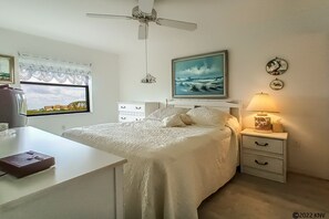 2 bedrooms, internet, bed sheets - BEACH VACATION ON A BUDGET! ESTERO COVE 2B/2B CONDO w/ POOL WALKING DISTANCE TO BEACH! (Fort Myers Beach)