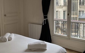 2 chambres, fer et planche à repasser, Wi-Fi, draps fournis