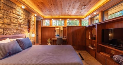 Frank Lloyd Wright · Gorgeous Views, Sweeping Valley, Amazing Sunsets