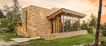 Gorgeous Views, Sweeping Valley, Amazing Sunsets, a hop, skip & a jump to Galena