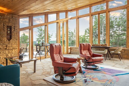 Frank Lloyd Wright · Gorgeous Views, Sweeping Valley, Amazing Sunsets