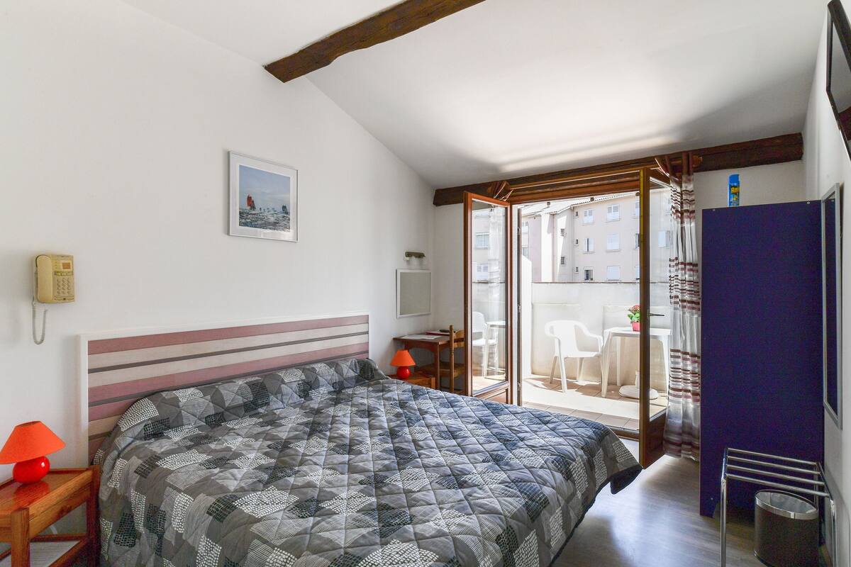Double Room with terrace | Free WiFi, bed sheets