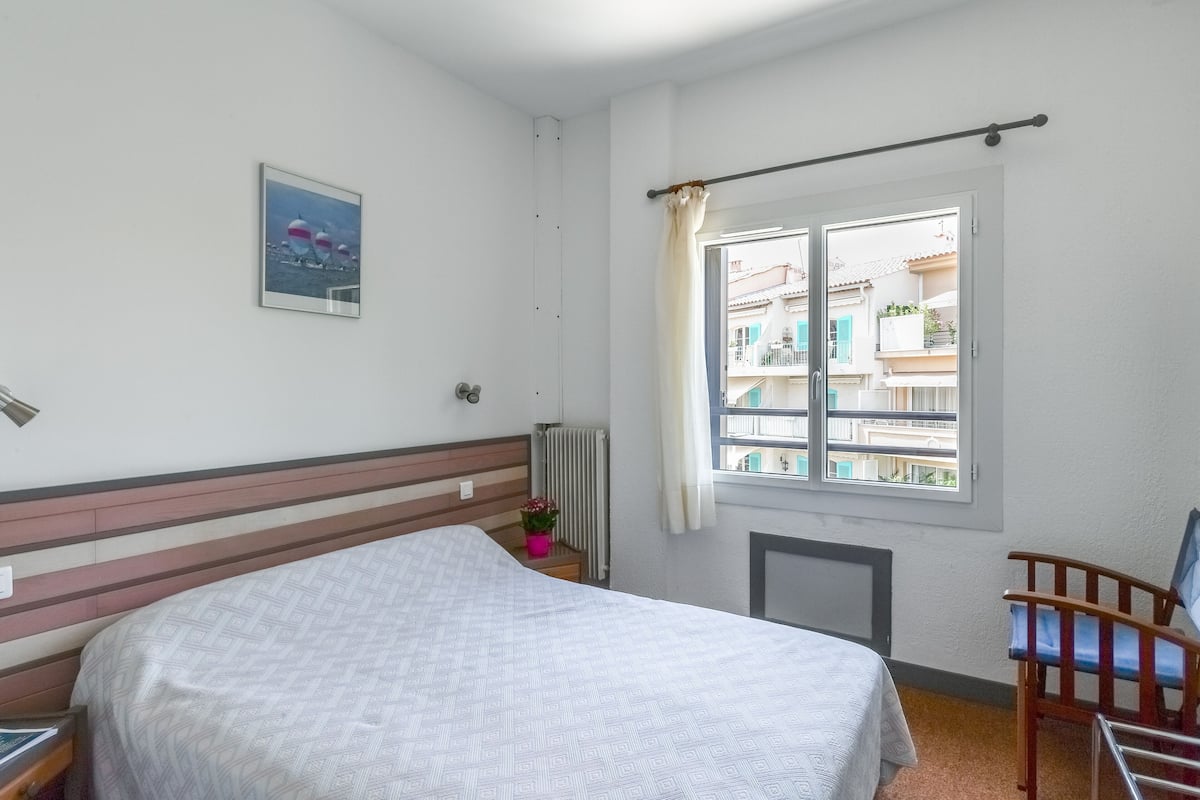Double Room | WiFi (free), bed sheets