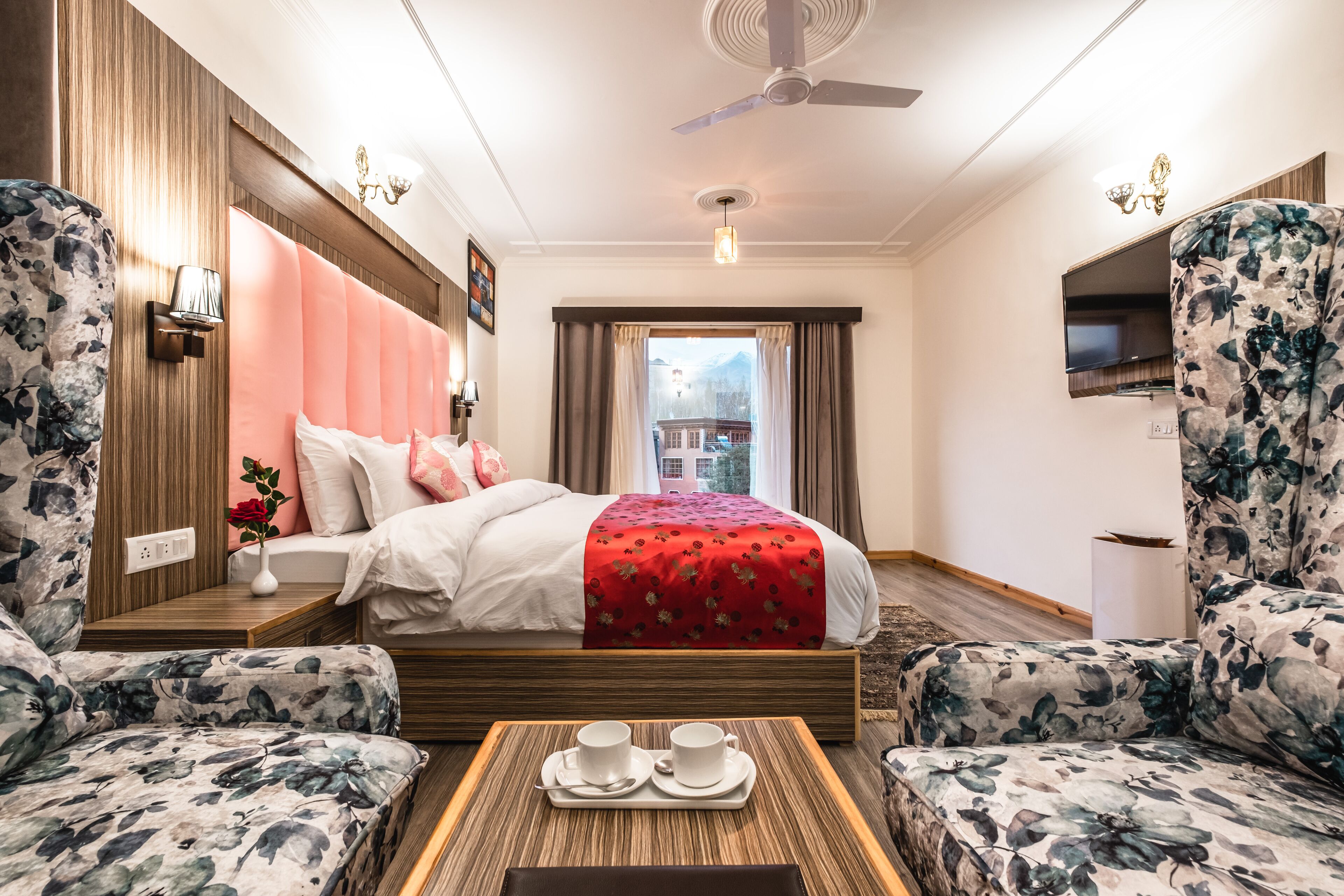 Minibar, wifi gratis y ropa de cama 