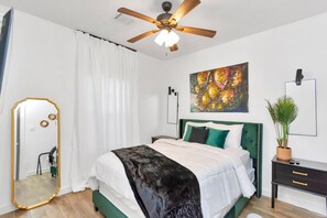 3 bedrooms, desk, iron/ironing board, free WiFi