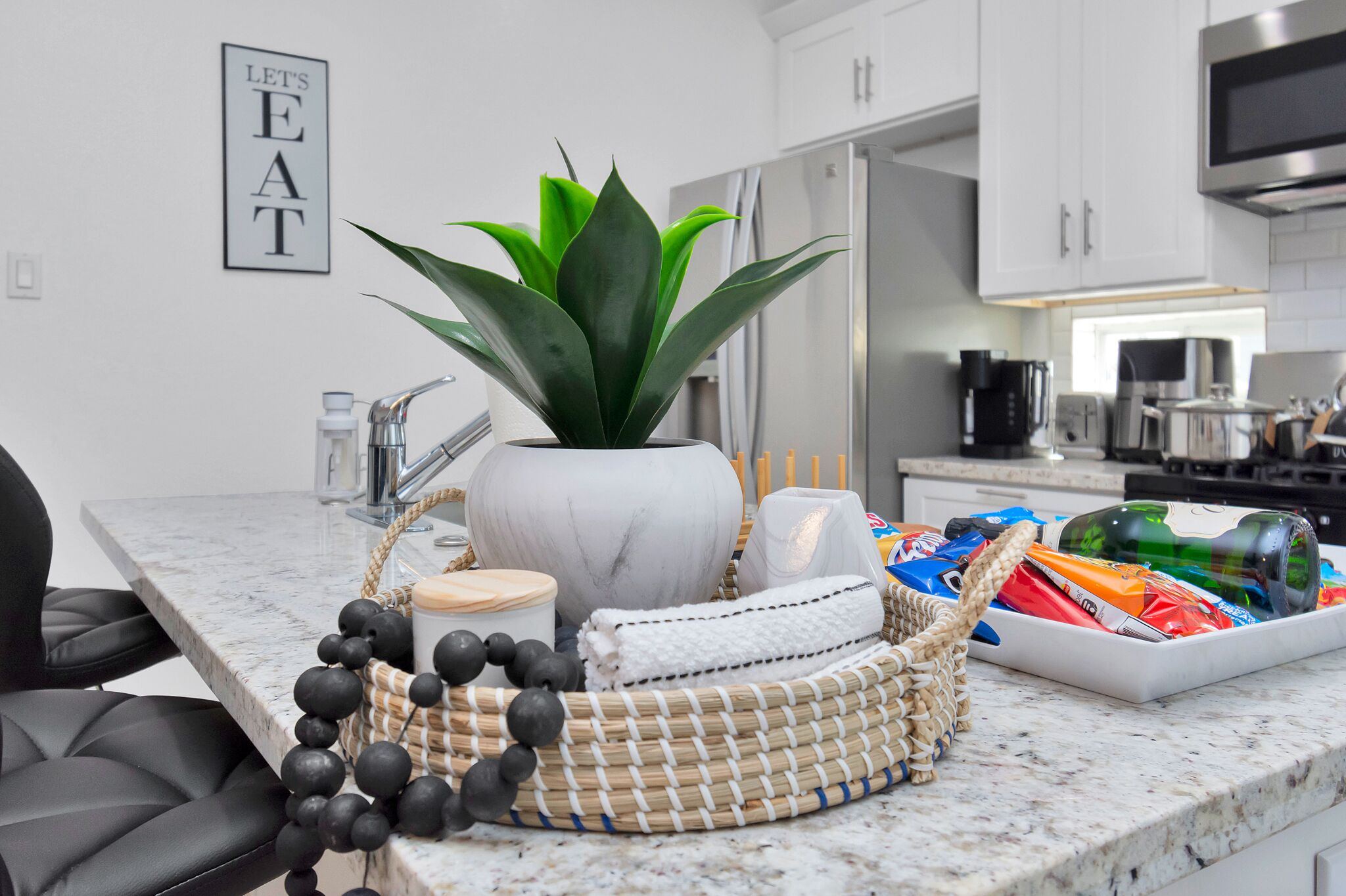 Kjøleskap, mikrobølgeovn, ovn og kokeplater