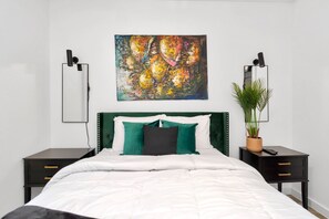 2 habitaciones, escritorio, tabla de planchar con plancha y wifi gratis 