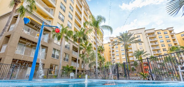 Pool - 1 Bdr Condo w/ Full Kitchen min. from Disney and Universal! (Kissimmee)