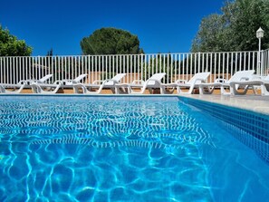 Outdoor pool - Seasonal rental of air-conditioned gîtes, swimming pool (Caux)