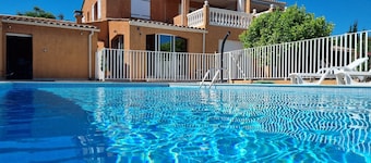 Seasonal rental of air-conditioned gîtes, swimming pool
