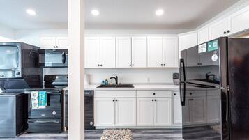 Fridge, microwave, stovetop, dishwasher