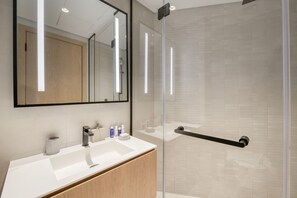 Bathtub, hair dryer, bidet, towels