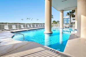 Una piscina cubierta
