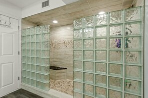 Shower, towels - Beautiful Spacious Condo, Indoor and Outdoor Pools | Crescent Shores - N 1405 (North Myrtle Beach)