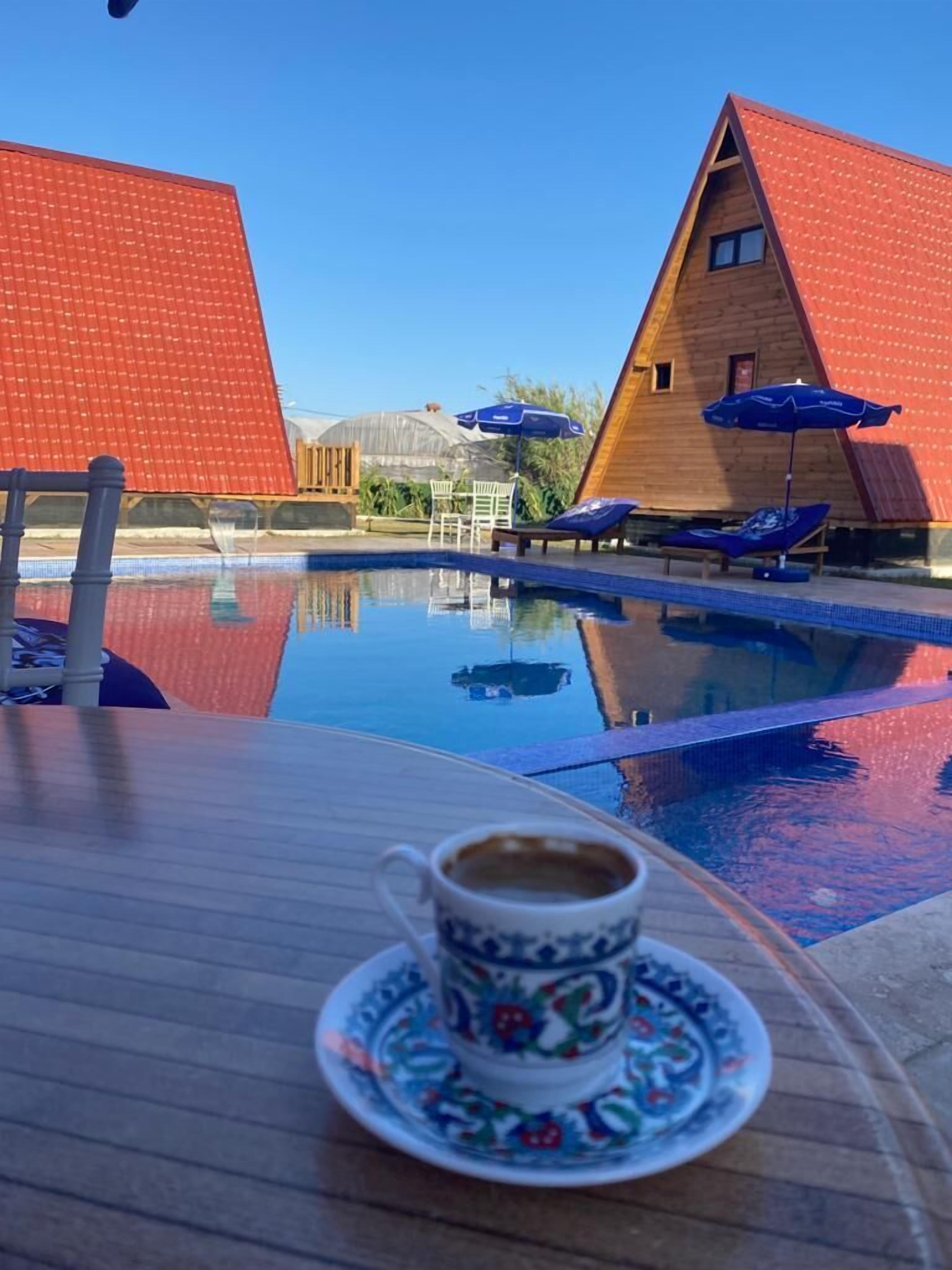 حمام سباحة