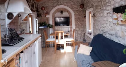 Casa indipendente di tre piani in Val d'Adige