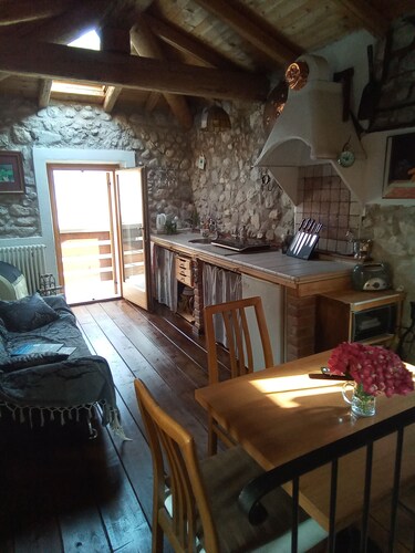 Casa indipendente di tre piani in Val d'Adige