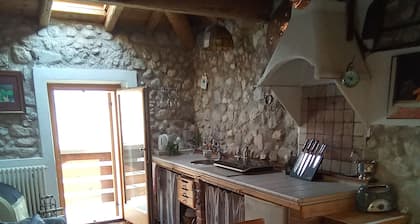 Casa indipendente di tre piani in Val d'Adige