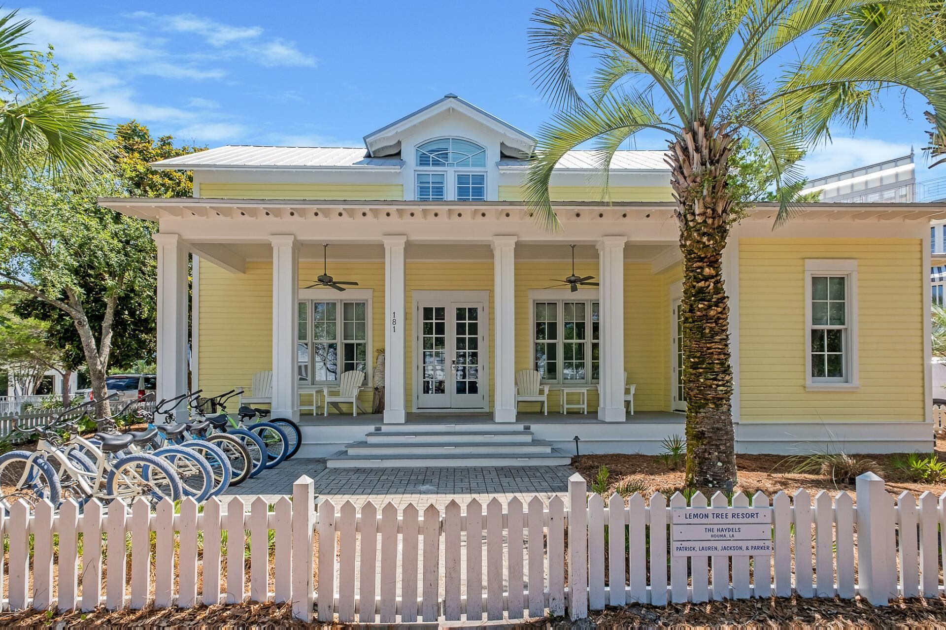 Book Now for your Fall Getaway! "Lemon Tree" Beautiful Seaside Home! 4 Adult Bikes!
