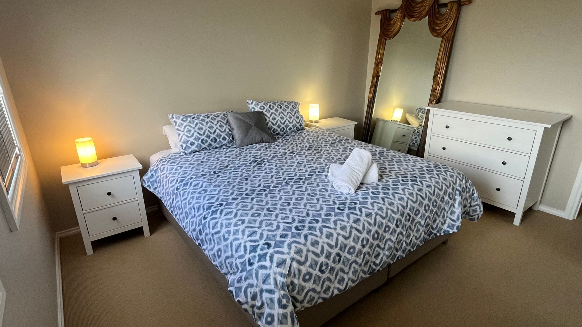 3 多间卧室、免费 WiFi、床单