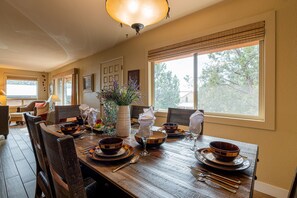 Dining - Sedona Roadrunner Elevated Red Rock Views, Work Desk, Private Yard, Hot Tub, Patio! (Sedona)