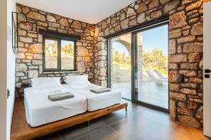 2 bedrooms, iron/ironing board, travel cot, WiFi - Gerakada Exclusive-Seaview Villa with Private Pool (Koroni)