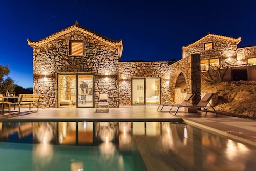 Gerakada Exclusive-Seaview Villa with Private Pool