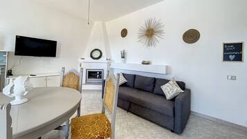 Televisión y chimenea