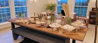 Historic, renovated farmhouse on 30acre farm, gardens, animals, on-site dinners.